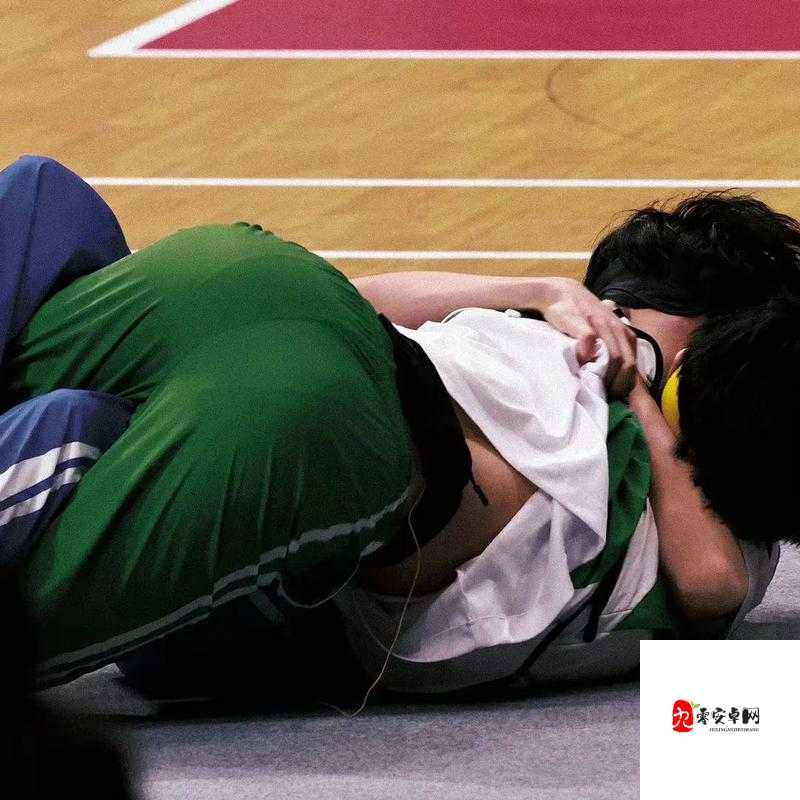 体育生自愿脱裤子摸J背后:一场关于坚持与尊重的较量